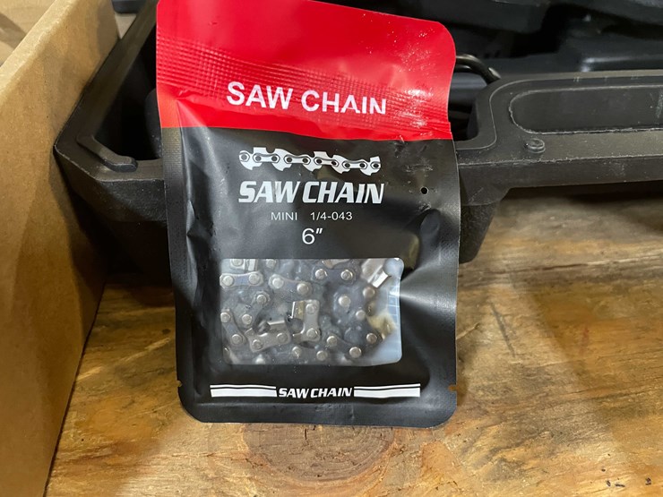 #2435-•-21-volt-mini-cordless-chainsaw-kit-in-carrying-case-(pr12)-image-5