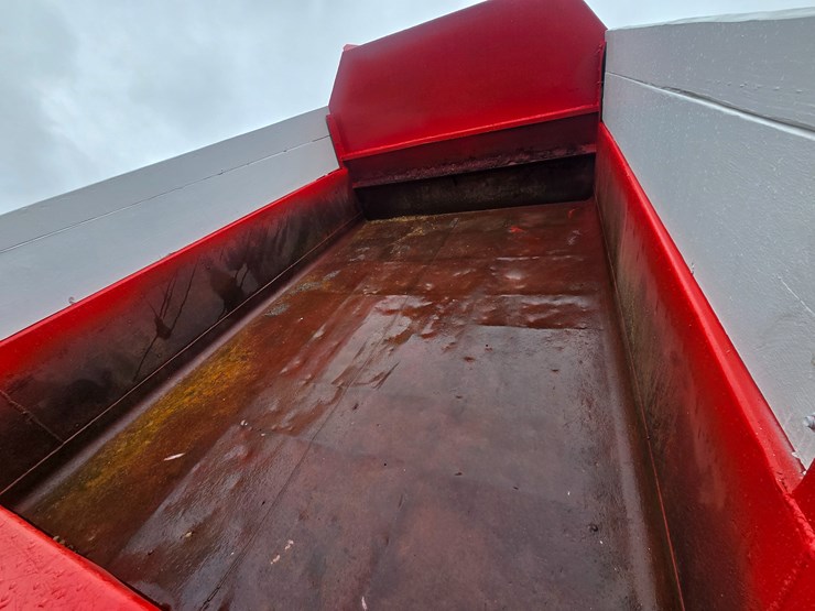 2012-freightliner-m2-106-image-59