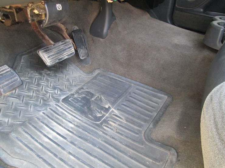 2004-chevrolet-2500hd-image-28