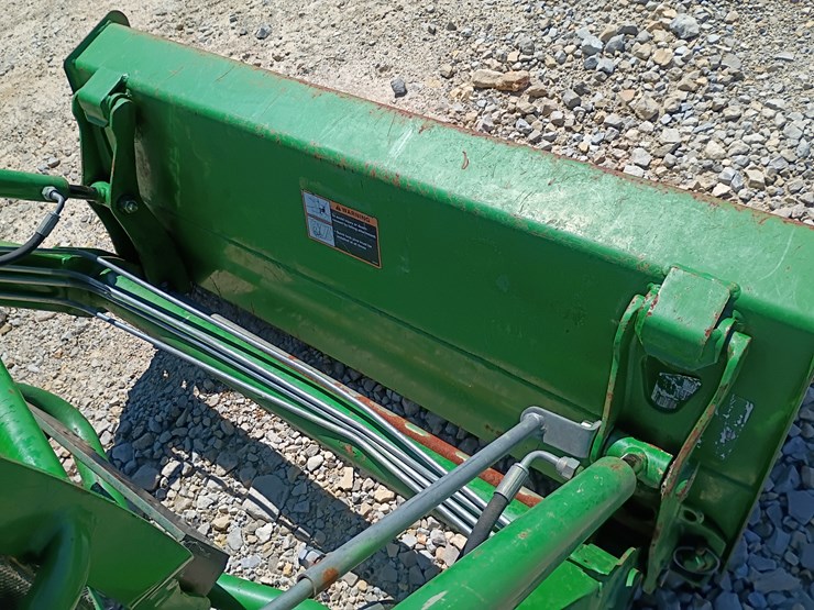 2013-john-deere-1025r-image-43