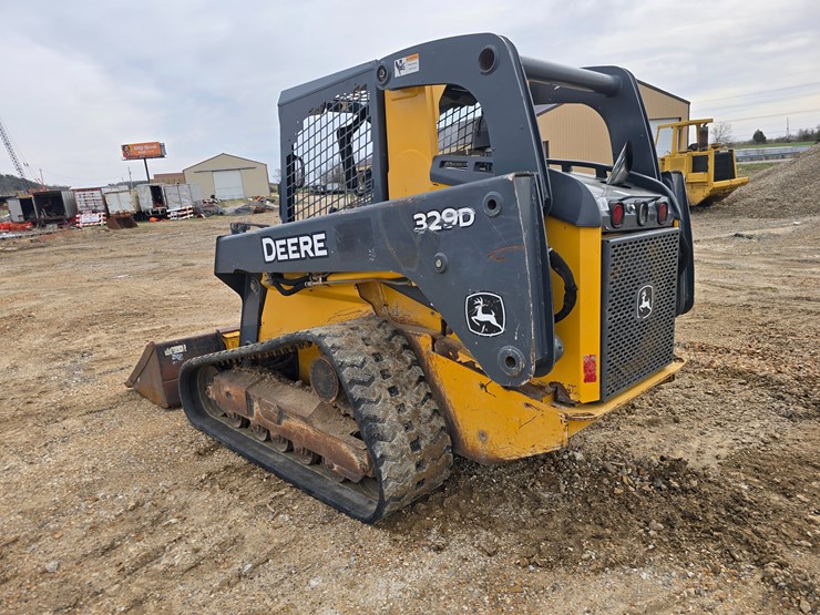 2013-deere-329d-image-6