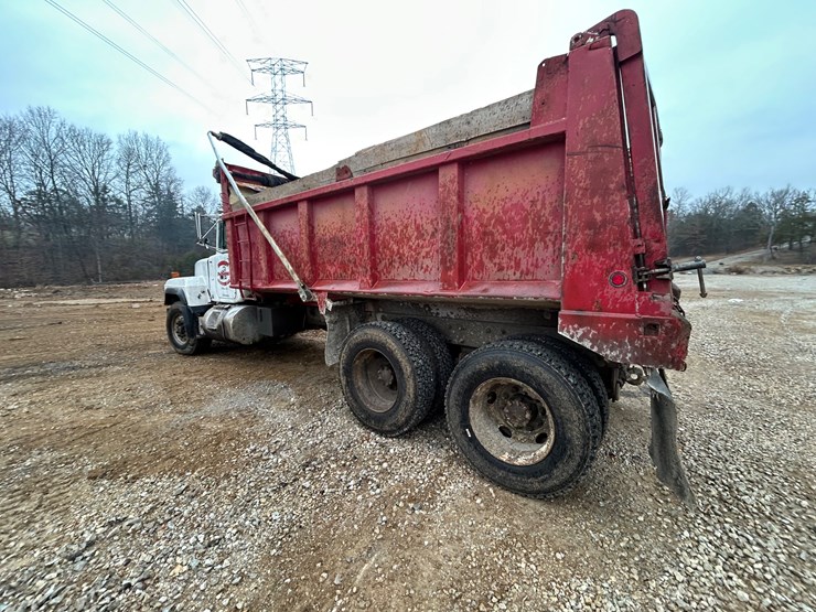 2001-mack-rd688s-image-10