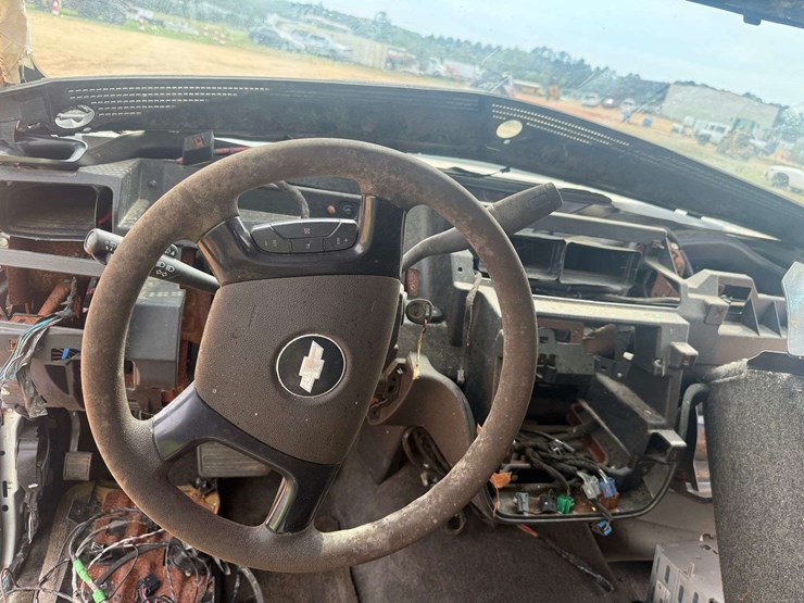 2010-chevrolet-tahoe-image-12