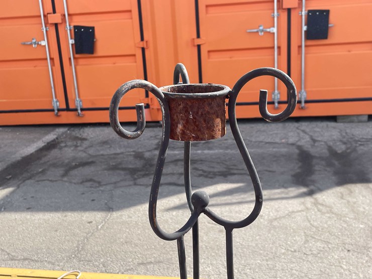 #7026-•-(8)-pieces-yard-art-decorations-(o4)-image-12