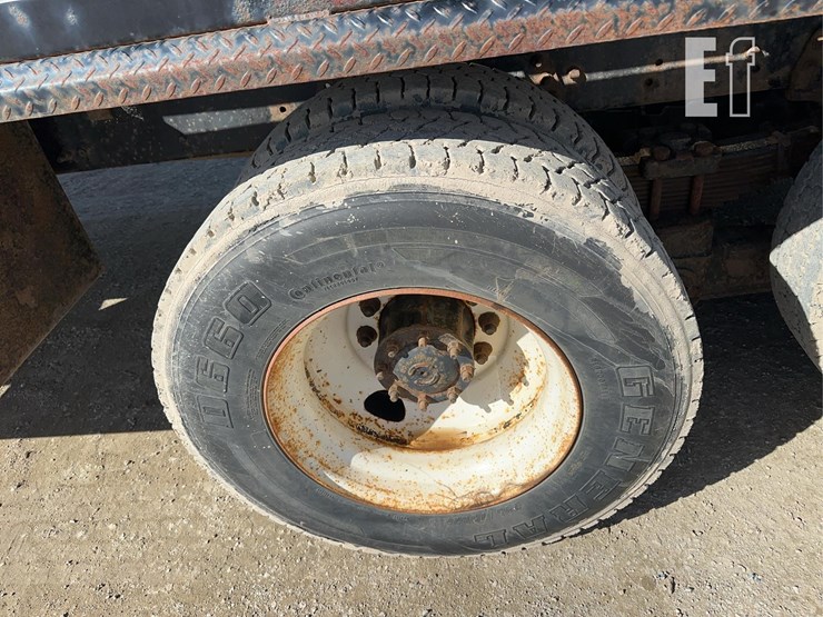 2005-sterling-lt9500-image-36