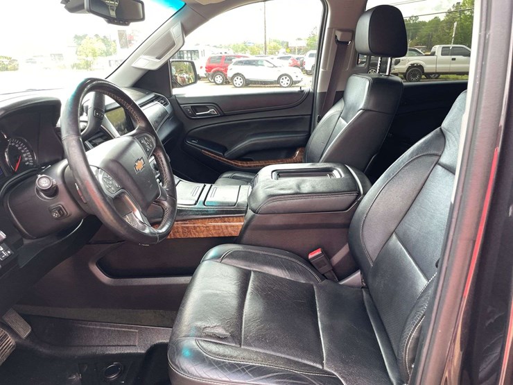 2015-chevrolet-suburban-image-10