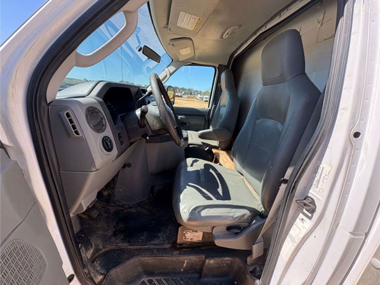 2011-ford-e350-image-13