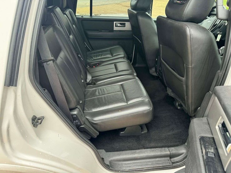 2014-ford-expedition-limited-image-12