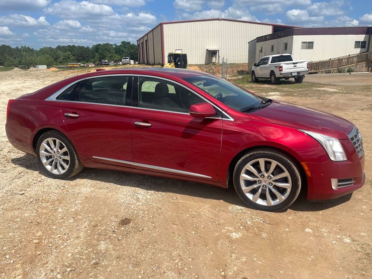 2015-cadillac-xts-4-door-sedan-(144,760-miles)-image-4