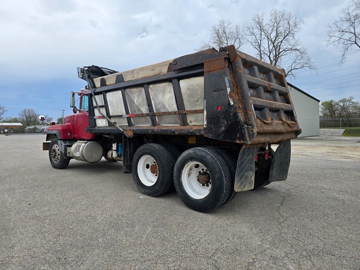 2003-mack-rd688s-image-10