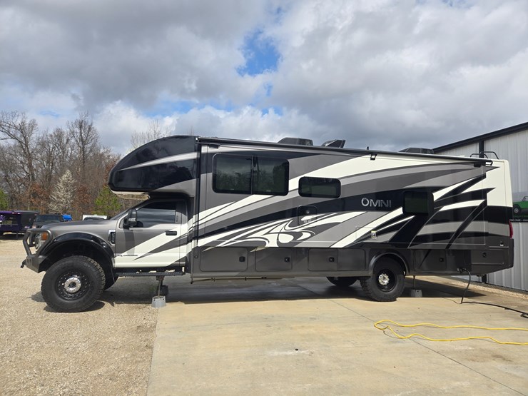 2020-ford-f550-image-5