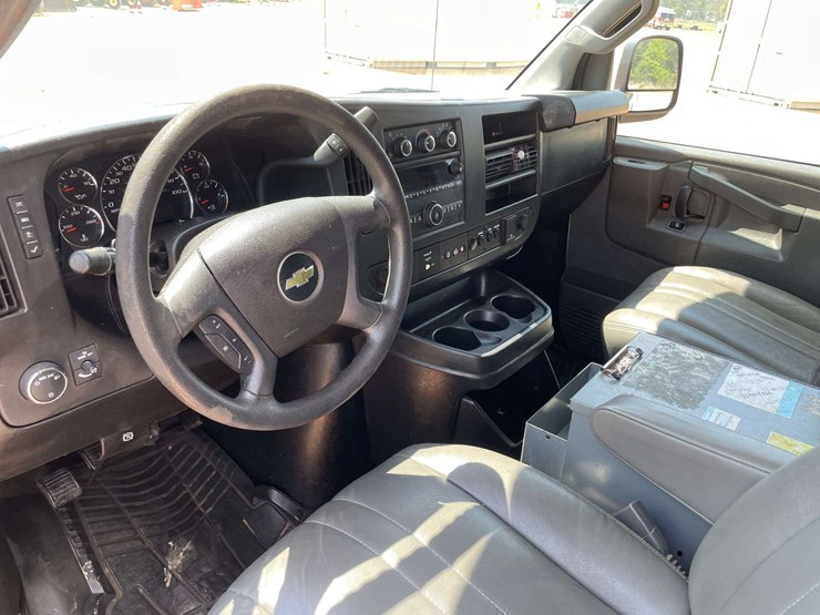 2018-chevrolet-express-2500-image-11