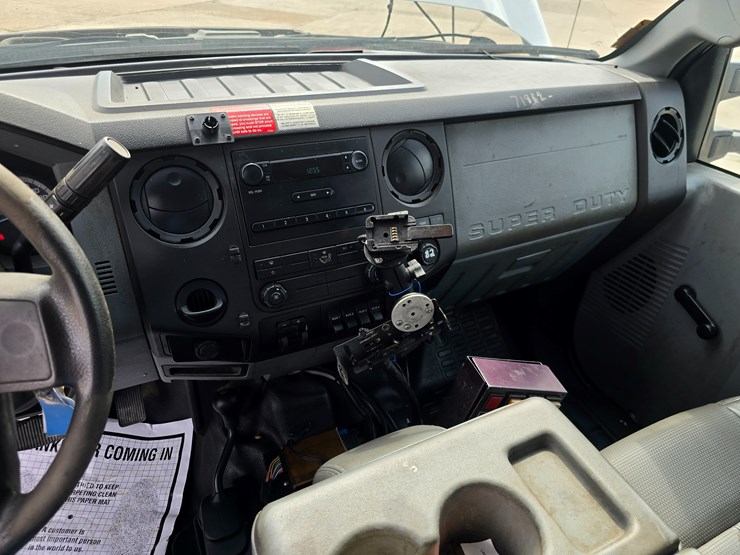 2013-ford-f550-image-25