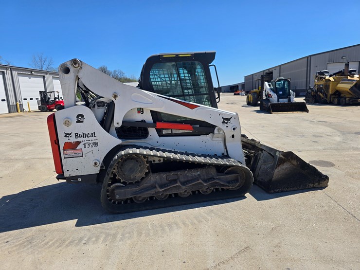 2020-bobcat-t770-image-12