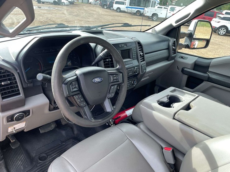 2017-ford-f550-xl-image-11