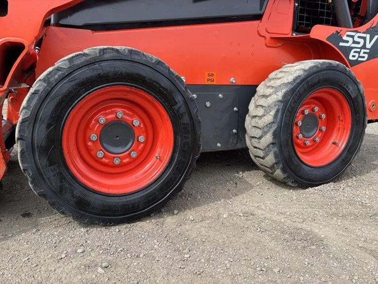 2018-kubota-ssv65-image-14
