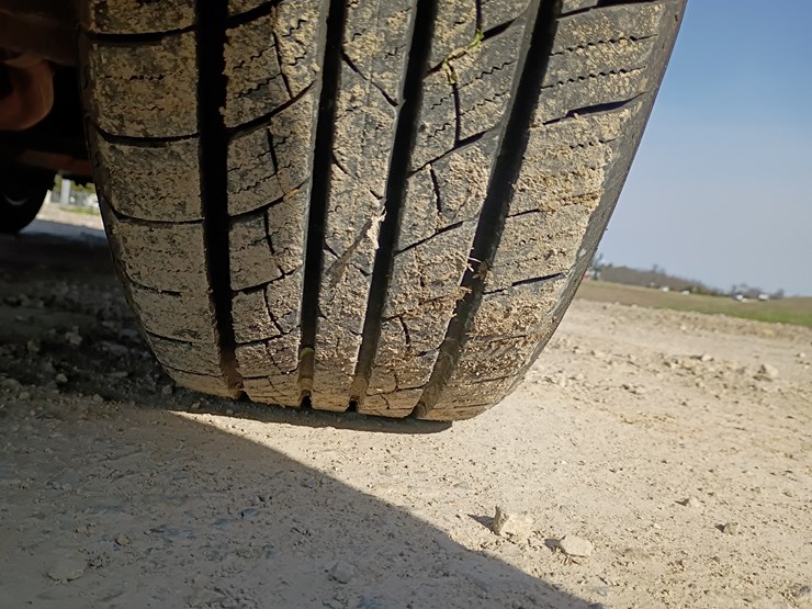 2010-chevrolet-tahoe-image-75