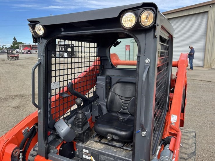 2018-kubota-ssv65-image-19