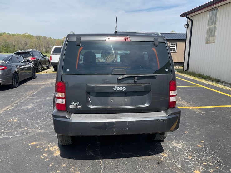 2011-jeep-liberty-image-5