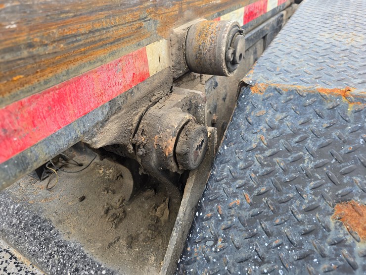 #22591-•-2007-mack-cv713-granite-roll-off-truck-image-83