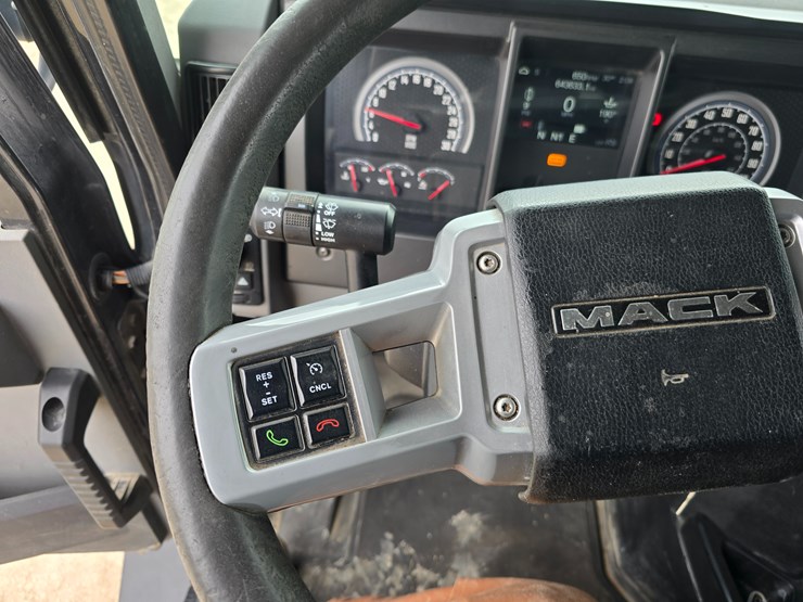 #22610-•-2019-mack-anthem-sleeper-truck-image-54