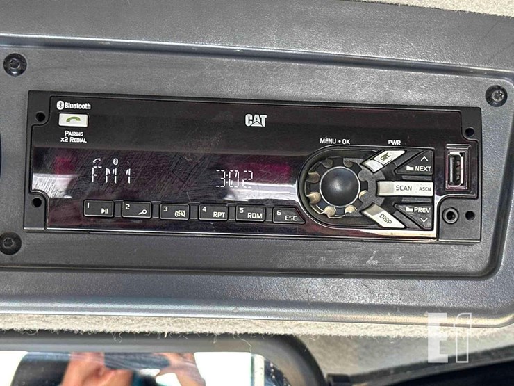 2020-caterpillar-d6-xe-lgp-image-30