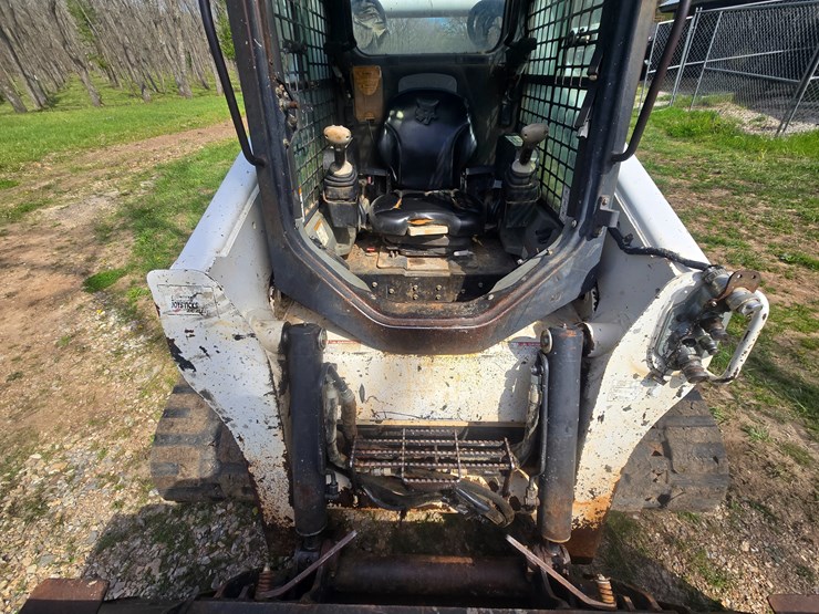 2010-bobcat-t650-image-26