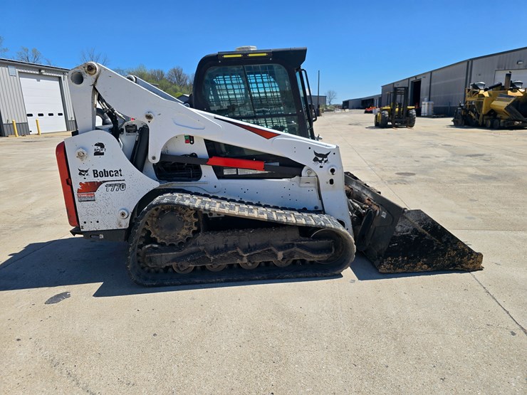 2020-bobcat-t770-image-12