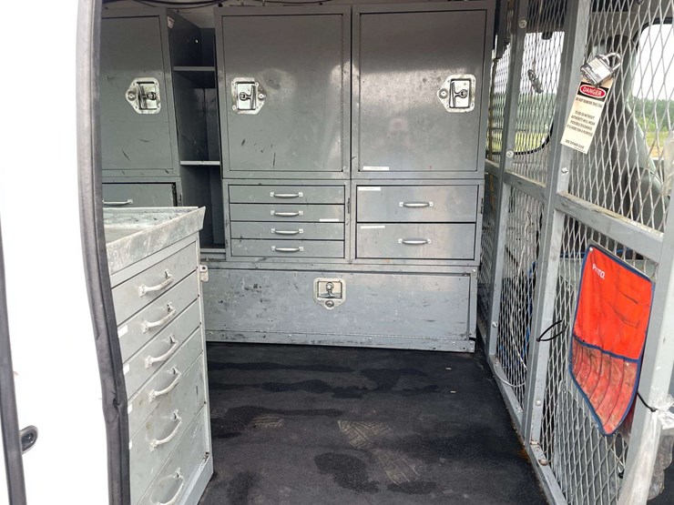 2011-ford-cargo-image-15