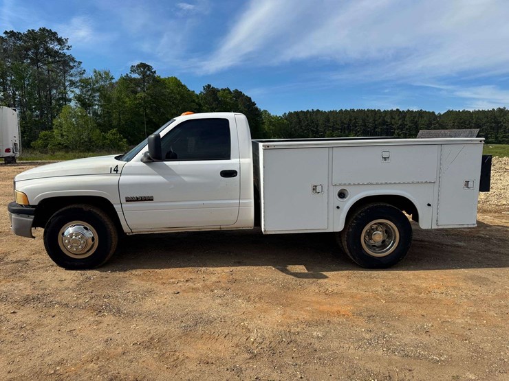 2002-dodge-ram-3500-image-8