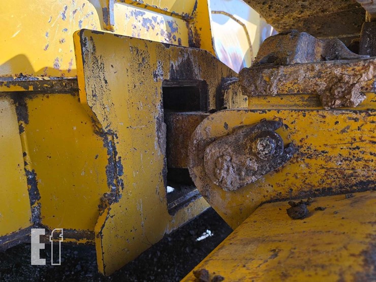 2016-deere-700k-lgp-image-29