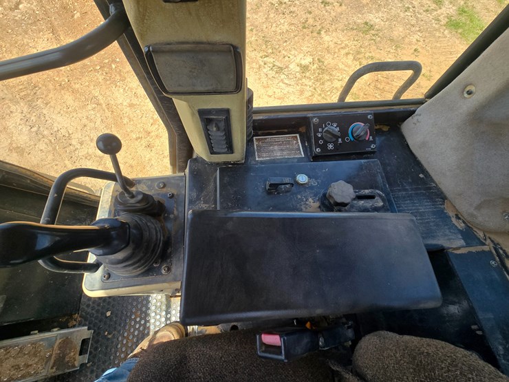 2001-caterpillar-953c-image-54