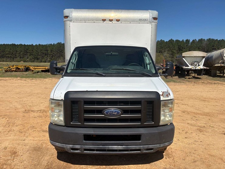 2011-ford-e350-image-6