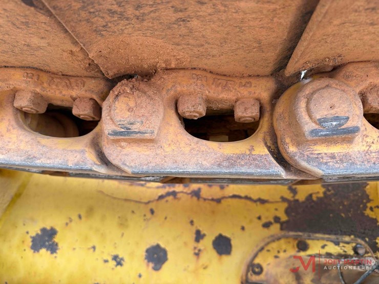 2010-komatsu-d51px-22-image-6