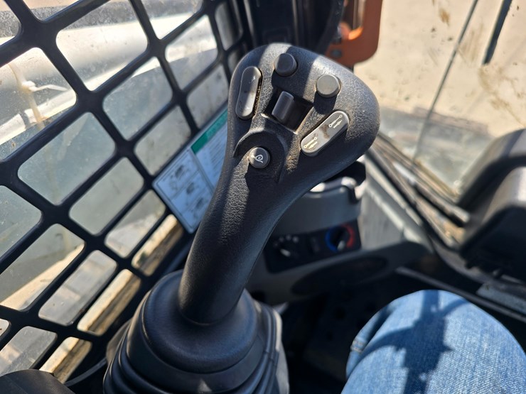 2020-bobcat-t770-image-49