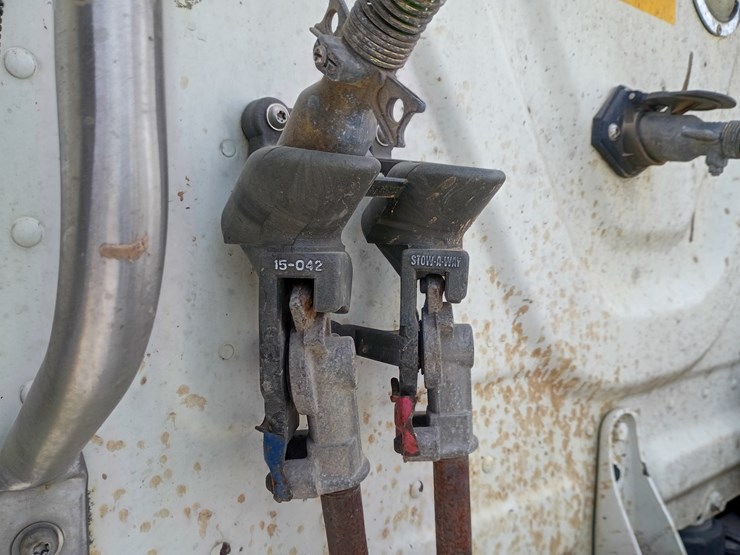 2009-freightliner-cascadia-125-image-90