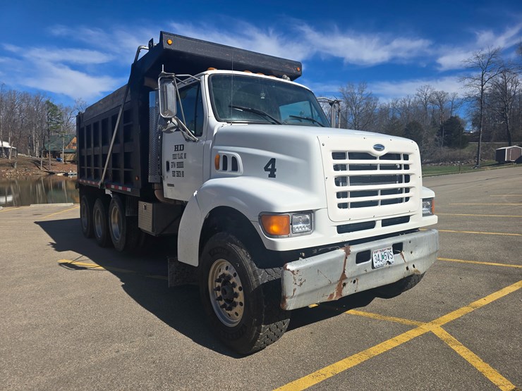 2001-sterling-l9500-image-19