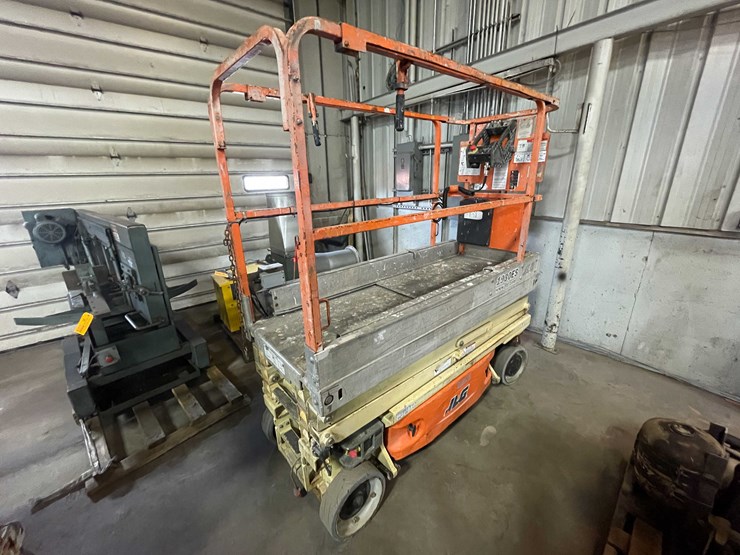 #1464-•-19'-scissor-lift-(e)-image-7