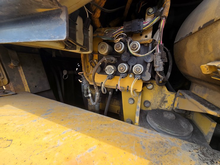 2005-caterpillar-953c-image-30