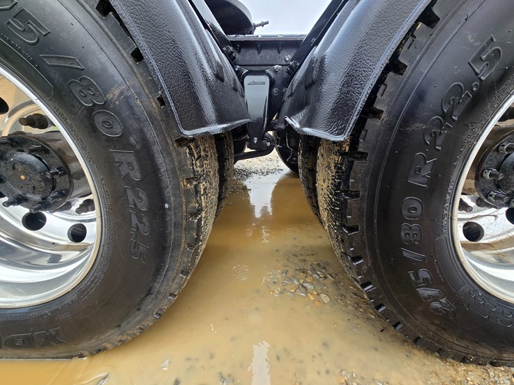 2017-western-star-5700xe-image-118