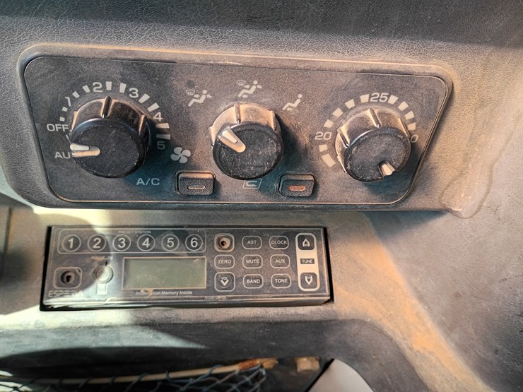 2011-takeuchi-tb285-image-42