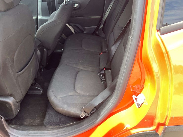 2015-jeep-renegade-image-14