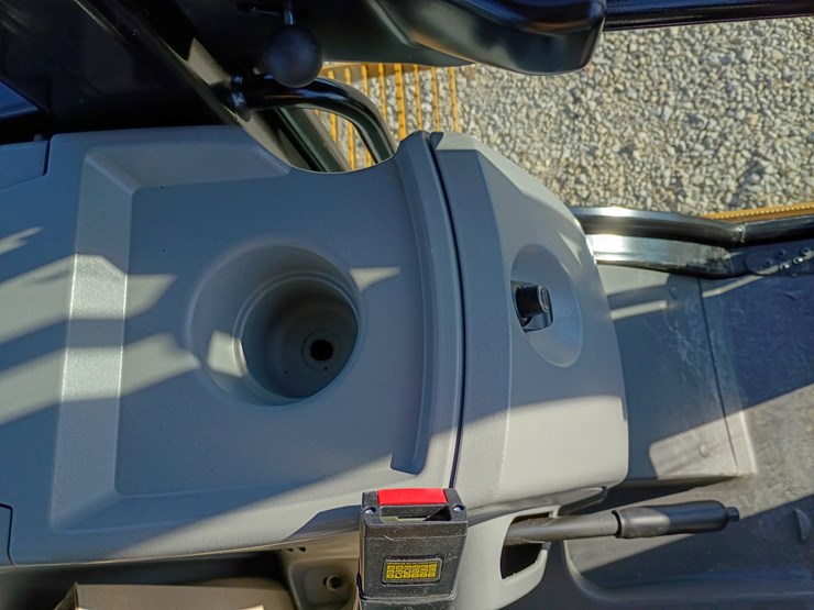 2023-caterpillar-910-image-45