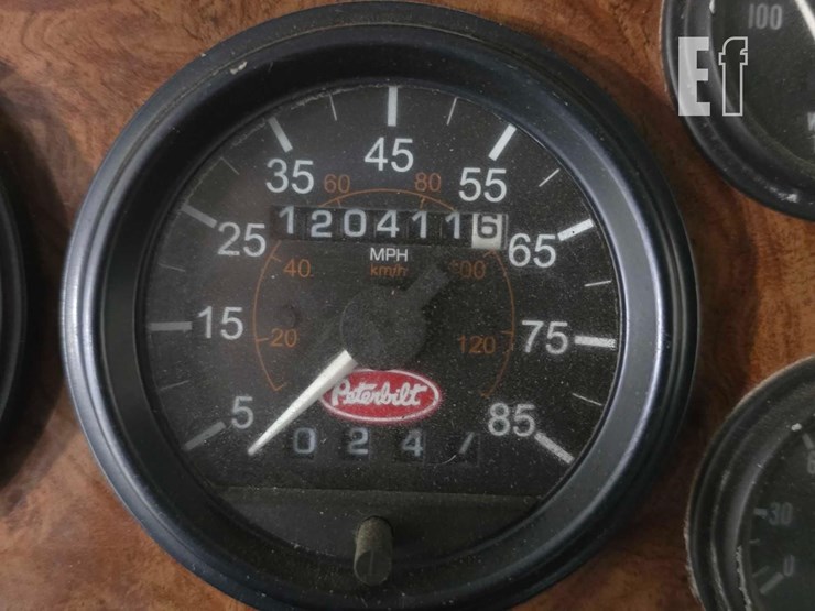 2004-peterbilt-378-image-13