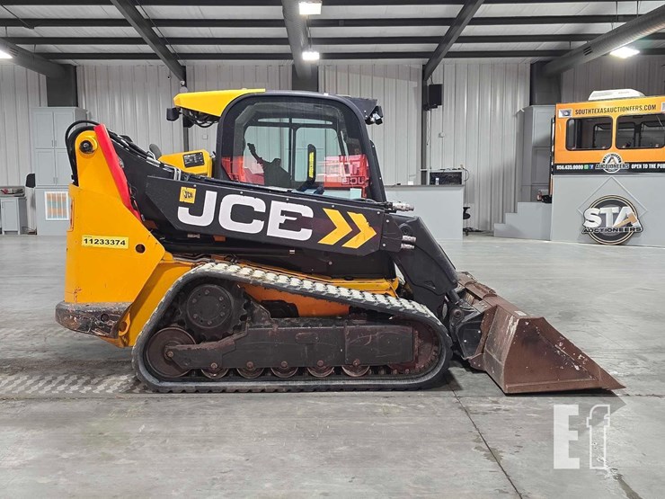 2021-jcb-3ts-8t-image-6