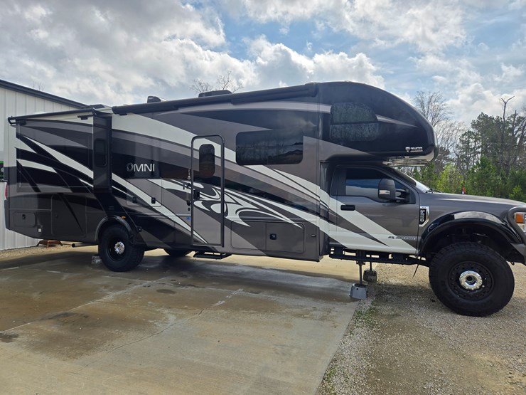 2020-ford-f550-image-17