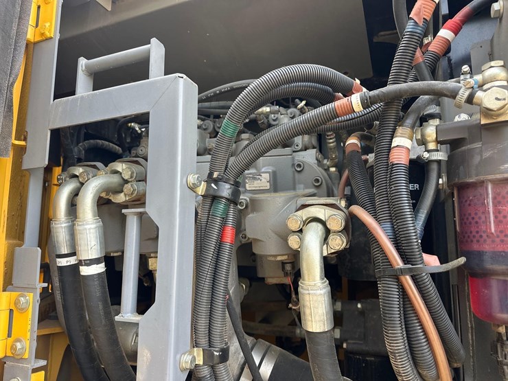 2019-deere-345g-lc-image-28