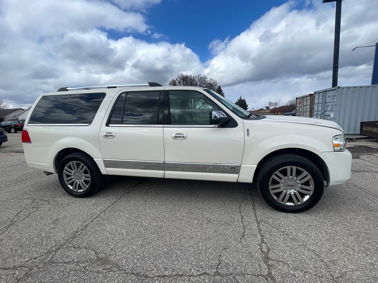 2008-lincoln-navigator-image-2