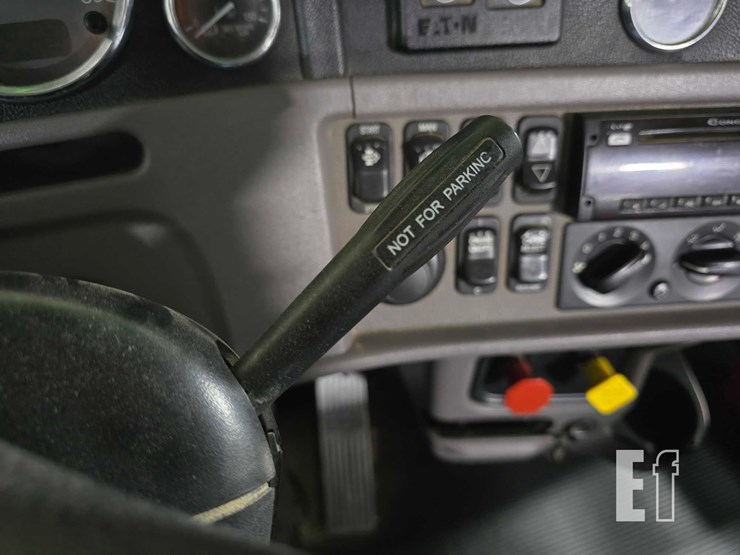 2021-peterbilt-367-image-16