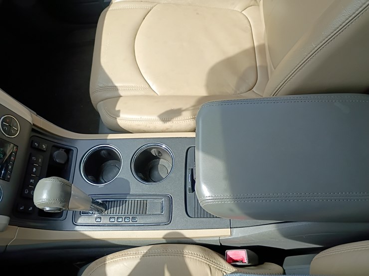 2011-chevrolet-traverse-image-42